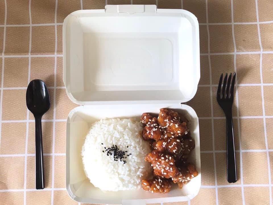 chickyhomemade's tweet photo. (26/1/64)รอบ 19.00 สั่งได้เลยน้า
ข้าวไก่ป๊อปซอสออริ,หมาล่า ,แจ่ว  ราคากล่องละ 50 บาท 
ปีกไก่ (รสออริจินิล,หม่าล่า) ชิ้นละ 10 บาท ข้าวเปล่าก็มีน้า 
ส่งฟรีรอบบางแสน ฮาลาล ไม่ใส่ผงชูรส 
#กินไรดีมอบู #บางแสน #รีวิวบางแสน #รีวิวมอบู #ชลบุรีบางแสน #นัดรับบางแสน #ทีมบูรพา https://t.co/3fG2UocW7m