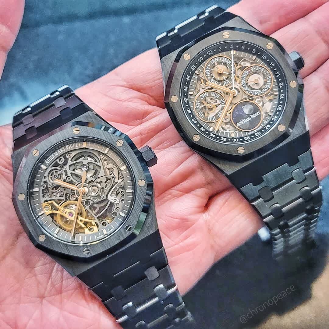 ロイヤルオークダブセラ、👈️👉️どっちが好き？ Which Royal Oak ceramic would you pick, 👈 or 👉? 

#audemarspiguet #royaloak #audemarspiguetroyaloak #オーデマピゲ #ロイヤルオーク #doublebalancewheel #ダブルバランスホイール #ダブホイ #15416ce #26585ce