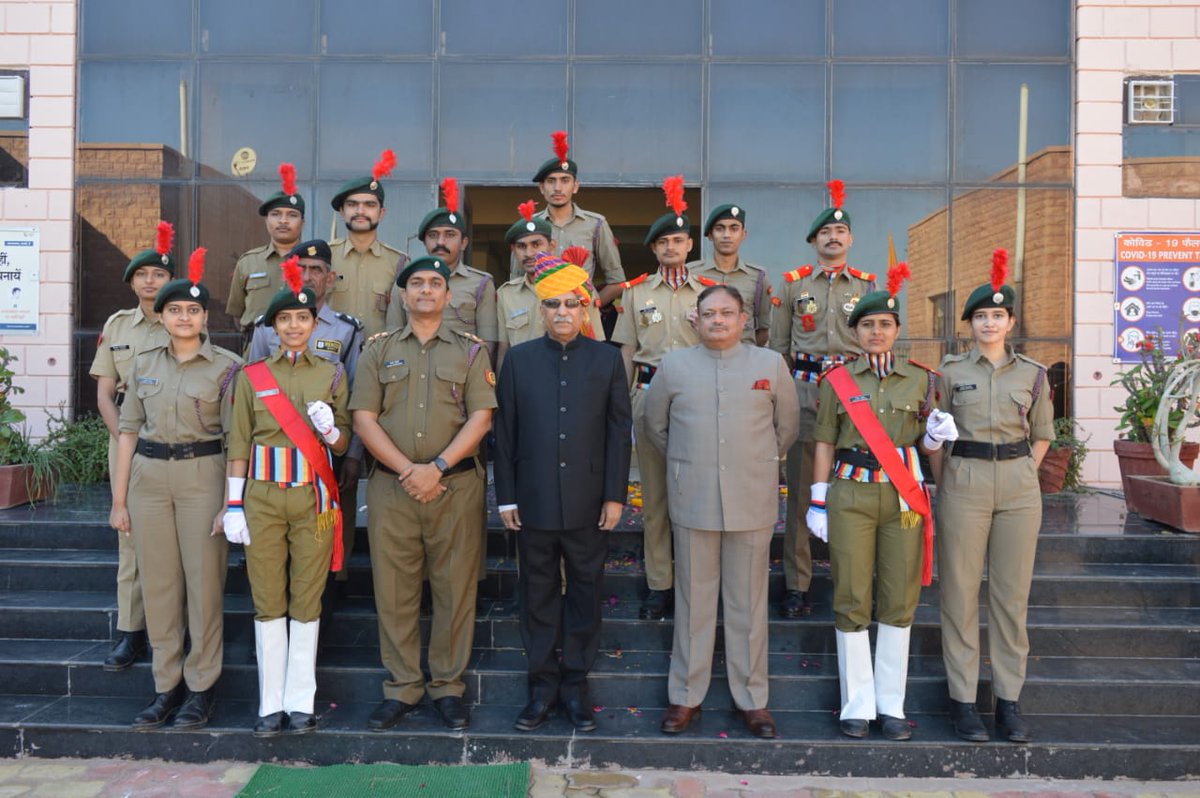 DrAlokIPS's tweet photo. समस्त देशवासियों को 73वें गणतंत्र दिवस के शुभ अवसर पर हार्दिक बधाई एवं शुभकामनाएं!  जय हिंद, जय भारत!
@policeuniversty https://t.co/QbbUcrCsts