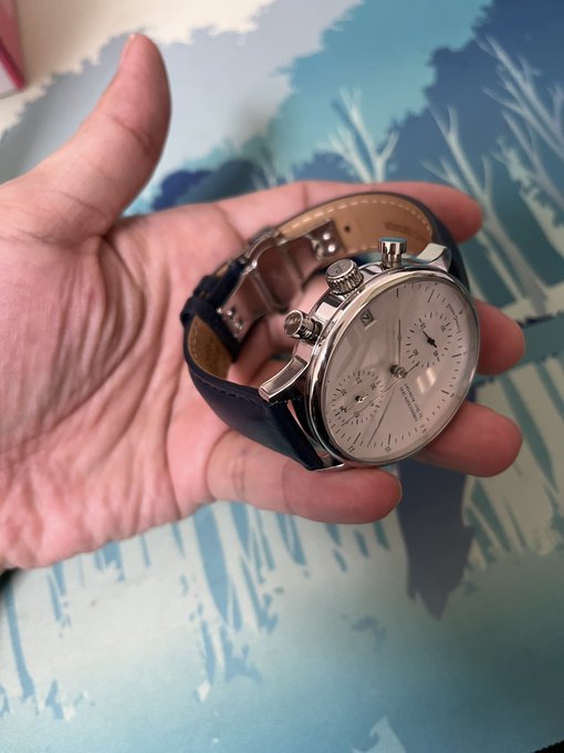 このタイプのベルトがたまらなく好き!

トキメキが止まらないのだ😎😎
共感してくれると嬉しい😃😃
バタフリークラスプだっけ?

butterfly clasp! 