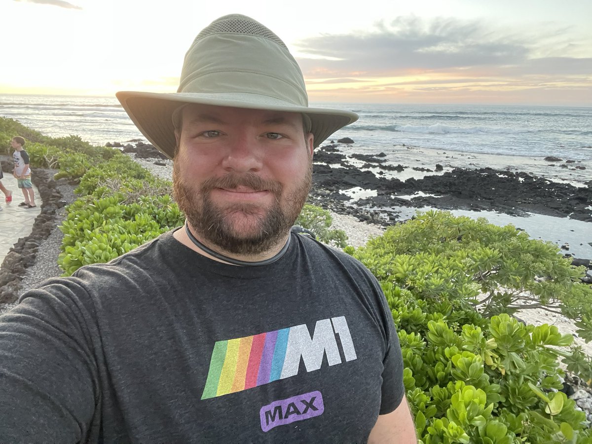 CKelley27's tweet photo. Showing off my ATP swag in Hawaii!
@marcoarment @siracusa @caseyliss https://t.co/LsYyxKOuZn