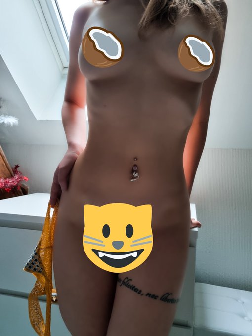 Mes centaines de photos non censur&eacute;s sont &agrave; voir sur mes r&eacute;seaux priv&eacute;s 😘 https://t.co/XYoGl3i6GG https://t<a href="/tag/tattoo"class="tags"><span>#tattoo</span></a>