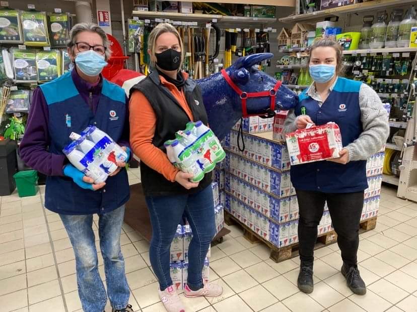 Fairefrance's tweet photo. Récemment, nos #agricultrices & #agriculteurs @Fairefrance se trouvaient au @ULesCommercants #Lumbres ! Qu'il s'agisse du #LaitEquitable #BIO ou encore du #FaireFrance Entier #ComAvant il y en aura pour tous les goûts ! Alors n'attendez plus, Direction #SuperULumbres ! 🥰🤩👏😁👇 https://t.co/icnxMbAc4W