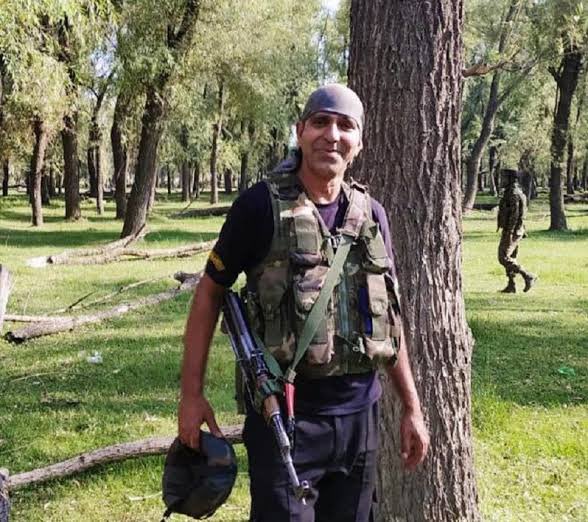 SandeepMehra_'s tweet photo. Salute @JmuKmrPolice hero, ASI Babu Ram ho gave ultimate sacrifice fr the Nation in an encounter with terrorists in Aug2020 in Srinagar, honoured with Ashok Chakra posthumously by the President of India today. 
#GreenForKashmir
#PatriotsOfKashmir
 https://t.co/UZEb79w1Lg