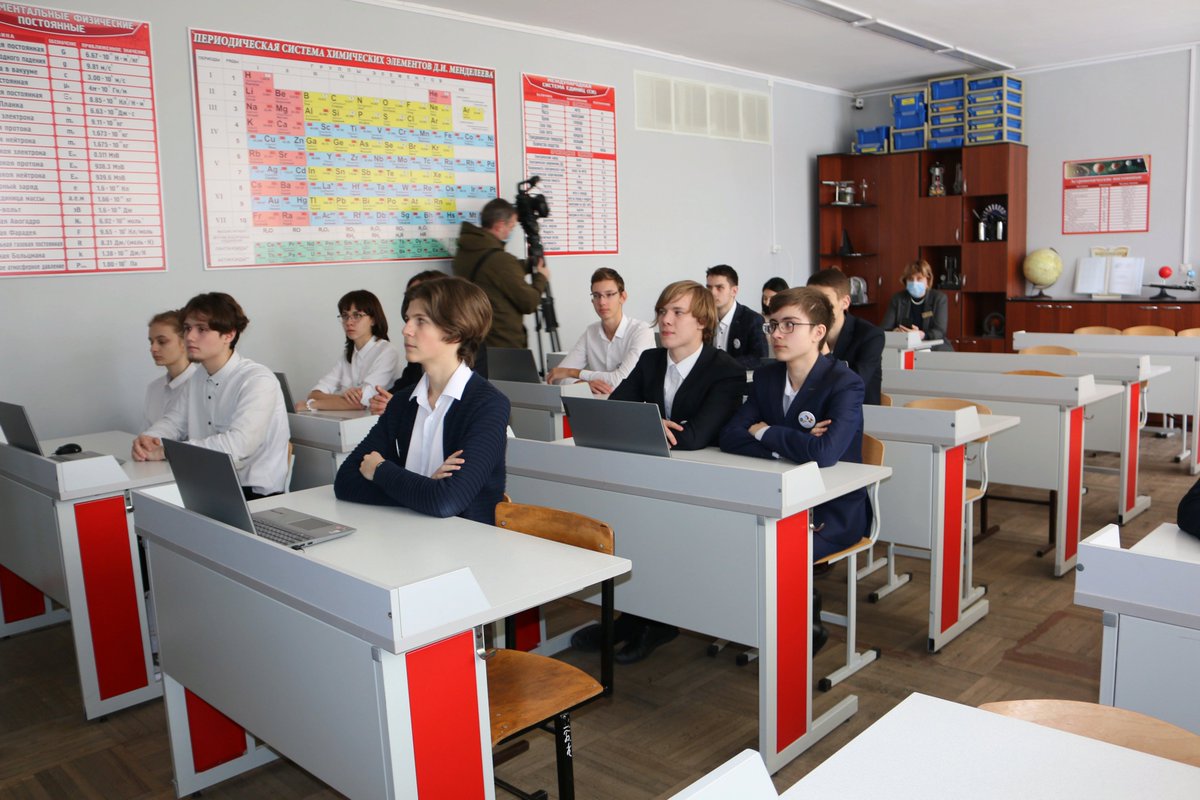 DiskkOfficial's tweet photo. Краснодарские школьники на «Уроке цифры» научились исследовать кибератаки https://t.co/KxdgRwEt5X #Урокцифры #Краснодар #Цифроваяэкономика #ЛабораторияКасперского #СтаниславЗавальный https://t.co/VO9UNuQLCD