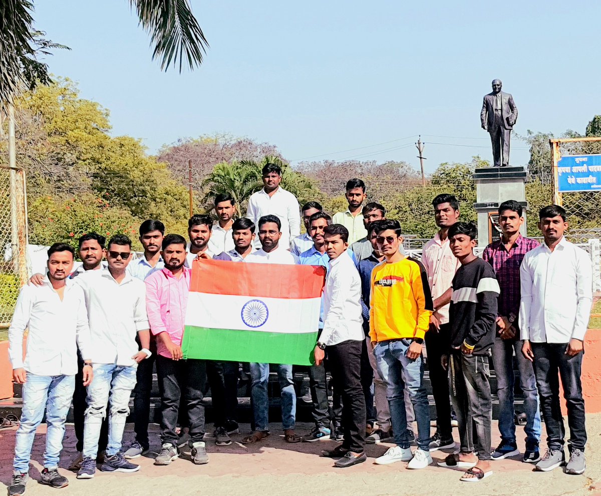 BamuAbvp's tweet photo. अखिल भारतीय विद्यार्थी परिषद संभाजी नगर 
शाखा विद्यापीठ भाग 
प्रजासत्ताक दिनानिमित्त तिरंगा पदयात्रेचे आयोजन करण्यात आले  डॉ. बाबासाहेब आंबेडकर यांच्या पुतळ्याला वंदन करून पदयात्रा सुरू करण्यात आली. "भारत माता की जय" "वंदे मातरम" "भारतीय संविधान चिरायू होवो"
(१/२) https://t.co/Jn8ILDzwkl