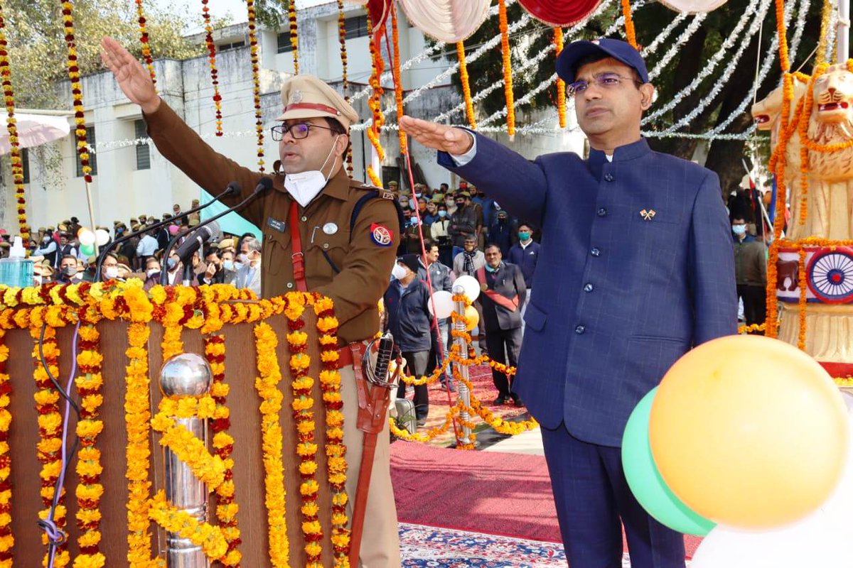 prayagraj_pol's tweet photo. 73वें गणतंत्र दिवस के शुभ अवसर पर #SSP_प्रयागराज श्री अजय कुमार के कुशल नेतृत्व में पुलिस लाइन प्रयागराज में भव्य परेड का आयोजन किया गया। मुख्य अतिथि @CommissionerPrg
 श्री संजय गोयल जनपद प्रयागराज द्वारा राष्ट्रीय ध्वज फहराया गया तथा परेड का निरीक्षण कर सलामी ली गयी। https://t.co/Aed8fOnKji