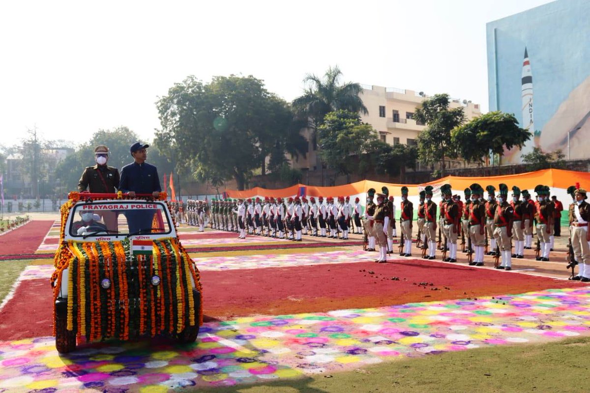 prayagraj_pol's tweet photo. 73वें गणतंत्र दिवस के शुभ अवसर पर #SSP_प्रयागराज श्री अजय कुमार के कुशल नेतृत्व में पुलिस लाइन प्रयागराज में भव्य परेड का आयोजन किया गया। मुख्य अतिथि @CommissionerPrg
 श्री संजय गोयल जनपद प्रयागराज द्वारा राष्ट्रीय ध्वज फहराया गया तथा परेड का निरीक्षण कर सलामी ली गयी। https://t.co/Aed8fOnKji