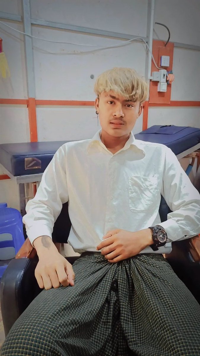 Yanaungmyo2000's tweet photo. ပုဆိုးလေးနဲ့ ❤️ https://t.co/EKjfnKQPQy