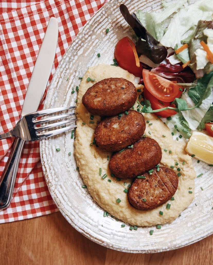 COOKSHOP. menüsüne birbirinden lezzetli vegan seçenekler ekledik. 💚 Vegan Humuslu Köfte yeni vegan menümüzün favorilerinden. Sen vegan menümüzde başka hangi lezzetleri görmek istersin? 🤓

#cookshop #cookshoptr #vegan