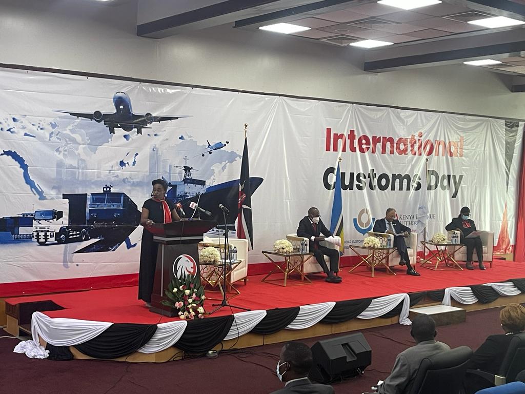 wcoesarocb's tweet photo. Commissioner, KRA, C&BC Lilian Nyawanda: International Customs Day- Day dedicated to honouring the Customs Community globally for their services in protecting the society, trade facilitation and collection of Revenue.
#InternationalCustomsDay
#ICD2022 https://t.co/MTRqzrlvM1