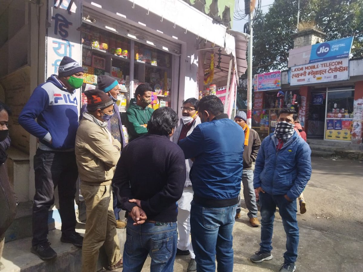 kailashbhattbjp's tweet photo. द्वाराहाट विधानसभा के चौखुटिआ बाजार क्षेत्र में क्षेत्रीय जनता के साथ जनसंपर्क किया और अपनी बात रखी। https://t.co/dS23fwl8lV