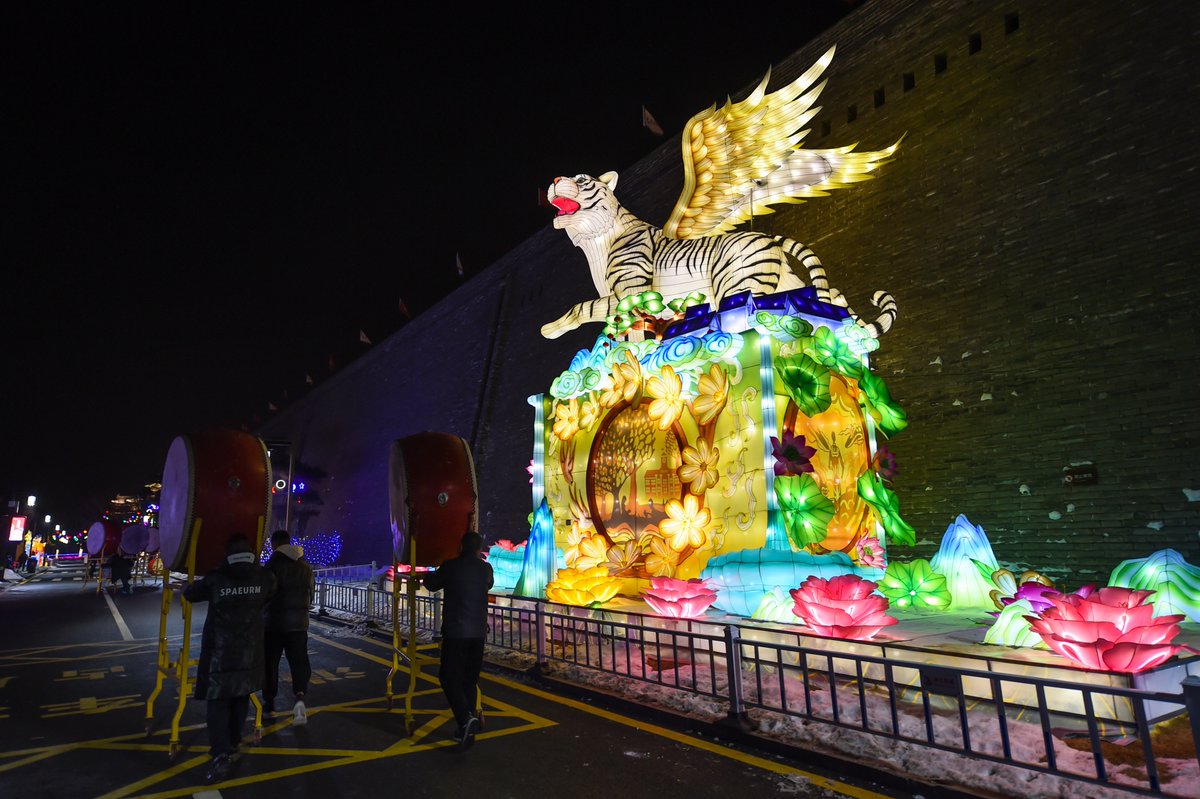 Folklor34837693's tweet photo. To welcome the arrival of the Chinese New Year, the ancient town of Taiyuan, Shanxi held a lantern activity. #chinesenewyear #china #lantern #culture #feistival https://t.co/jmVoxy7beH