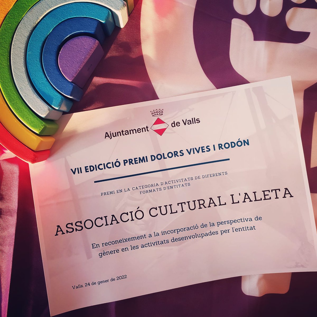 laturbavalls's tweet photo. 🎉🌈
Ahir vam rebre un dels Premis Dolors Vives i Rodón 2021 de l'Ajuntament de Valls pel cicle d’activitats de la setmana  @orgullvallenc i la promoció de la igualat efectiva entre dones i homes i la visibilització de la diversitat de gènere i afectivosexual.
Gràcies a totes! https://t.co/vHrBjoULay