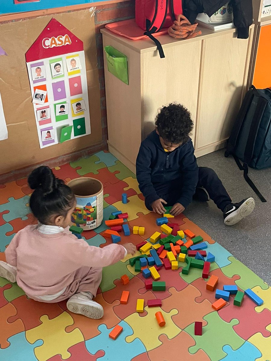 Eixida2's tweet photo. Aquest mes iniciem l'activitat amb els més petits del barri!
Nova activitat dins del projecte #EduquemJunts , @montbaig
#Creartivity , un espai educatiu per infants de P3, on mitjançant l'Art i l'Anglès,els Tokis es desenvoluparan a nivell físic, afectiu, social i intel·lectual. https://t.co/GK5u3NCaFy