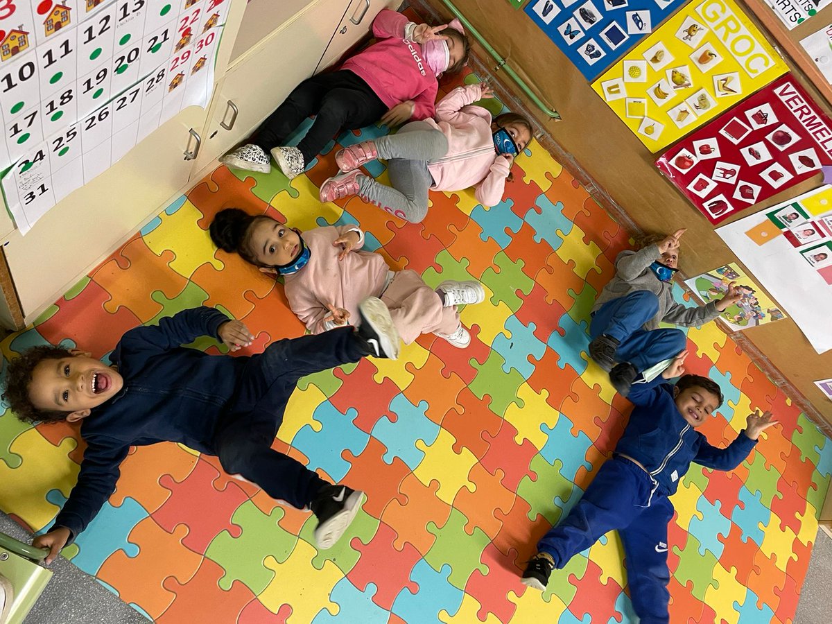 Eixida2's tweet photo. Aquest mes iniciem l'activitat amb els més petits del barri!
Nova activitat dins del projecte #EduquemJunts , @montbaig
#Creartivity , un espai educatiu per infants de P3, on mitjançant l'Art i l'Anglès,els Tokis es desenvoluparan a nivell físic, afectiu, social i intel·lectual. https://t.co/GK5u3NCaFy