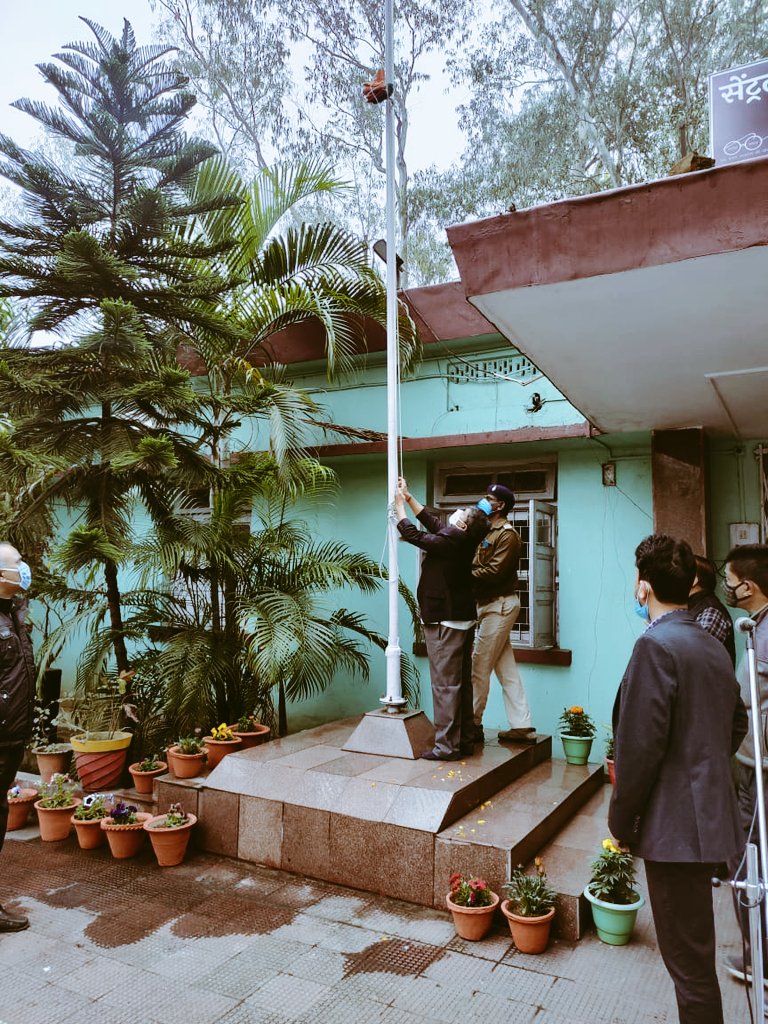 general_area's tweet photo. सीसीएल परिवार के सभी सदस्यों सहित समस्त देशवासियों को #गणतंत्र_दिवस की हार्दिक शुभकामनायें। 

इस अवसर पर क्षेत्रीय कार्यालय, बोकारो एवं करगली में महाप्रबंधक श्री एम.के. राव द्वारा झंडोत्तोलन किया गया व उत्कृष्ट प्रदर्शन करने वाले कर्मियों को सम्मानित किया गया।
 
#RepublicDayIndia https://t.co/MozHBXlonm