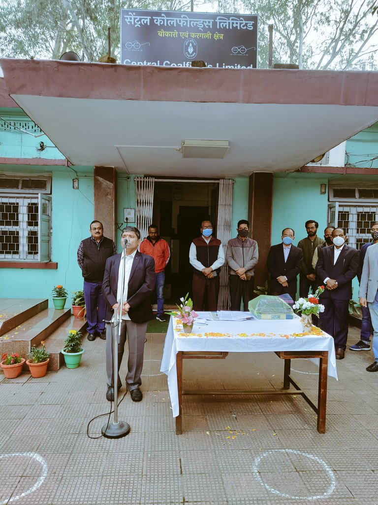 general_area's tweet photo. सीसीएल परिवार के सभी सदस्यों सहित समस्त देशवासियों को #गणतंत्र_दिवस की हार्दिक शुभकामनायें। 

इस अवसर पर क्षेत्रीय कार्यालय, बोकारो एवं करगली में महाप्रबंधक श्री एम.के. राव द्वारा झंडोत्तोलन किया गया व उत्कृष्ट प्रदर्शन करने वाले कर्मियों को सम्मानित किया गया।
 
#RepublicDayIndia https://t.co/MozHBXlonm