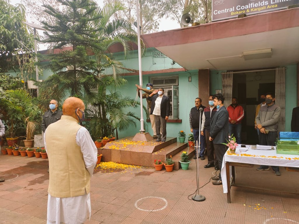 general_area's tweet photo. सीसीएल परिवार के सभी सदस्यों सहित समस्त देशवासियों को #गणतंत्र_दिवस की हार्दिक शुभकामनायें। 

इस अवसर पर क्षेत्रीय कार्यालय, बोकारो एवं करगली में महाप्रबंधक श्री एम.के. राव द्वारा झंडोत्तोलन किया गया व उत्कृष्ट प्रदर्शन करने वाले कर्मियों को सम्मानित किया गया।
 
#RepublicDayIndia https://t.co/MozHBXlonm