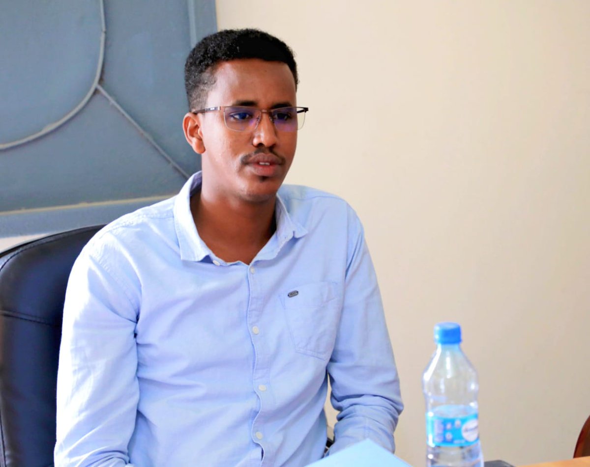 BRED_BRA's tweet photo. Acting Director General, had held an essential meeting with Deputy Chairpersons of District Social Affairs; (Wadajir, Kahda, Dharkenley &amp;Waberi)and western REO staff, to discuss on how to develop mutual responsibilities towards development &amp; quality assurance of education sector. https://t.co/X69ZzkmQhy