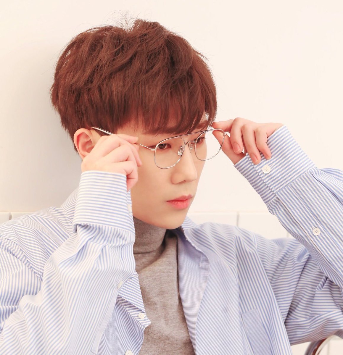 for_6finite's tweet photo. 안경은 진짜 좋은 물건인 것 같다(2) https://t.co/MFriDIWl40