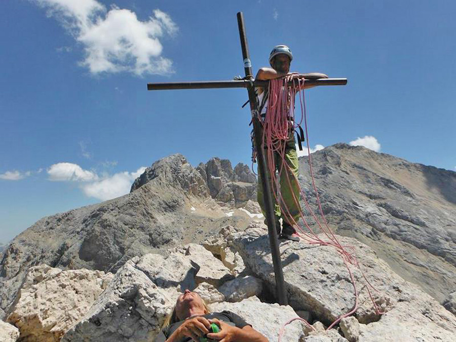 GognaBlog's tweet photo. Le ragioni per una vecchia croce.
#CornoPiccolo #croce #GranSasso #PasqualeIannetti #Pietracamela #TommasoNavarra #tradizione #GognaBlog
https://t.co/8V2AEr6iq3 https://t.co/LBOFMgixq1