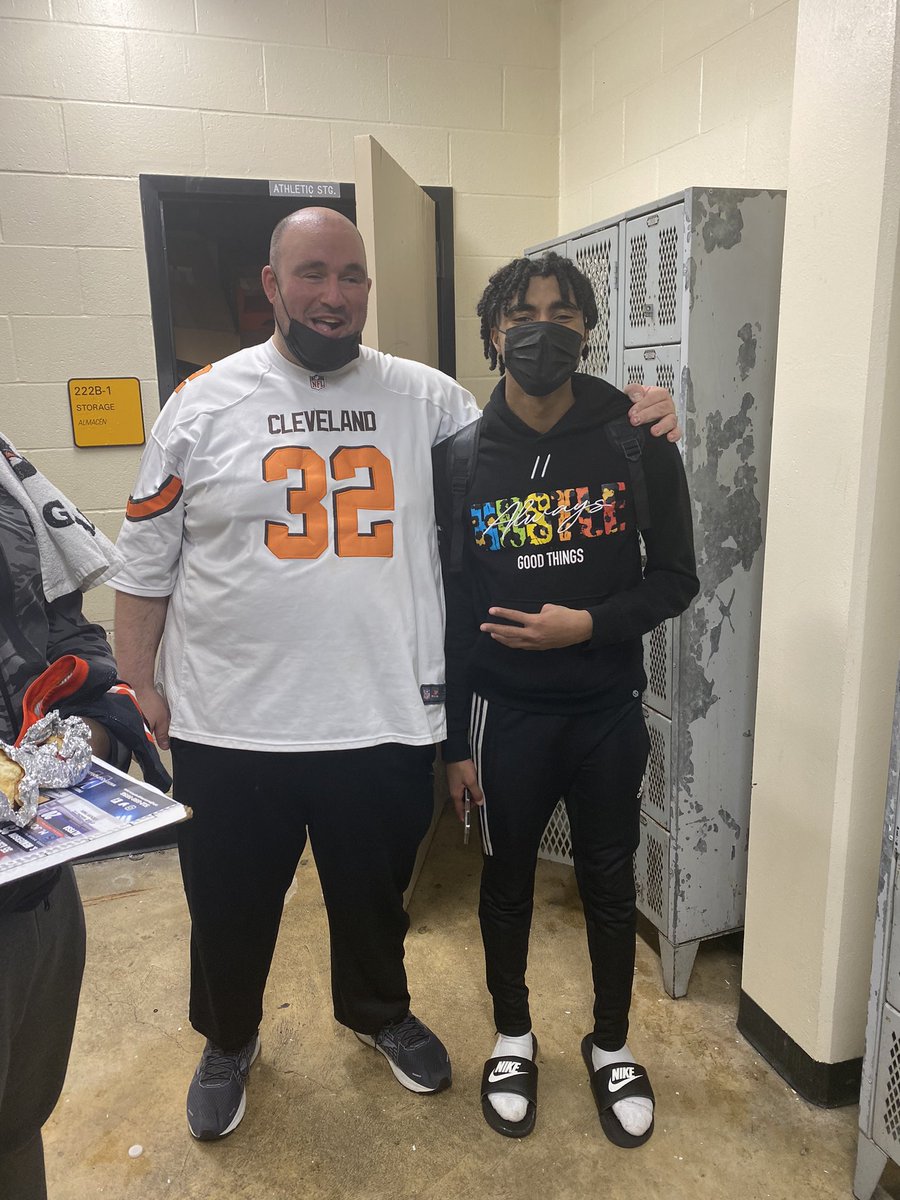 Shout out to Jimmari Sykes.   He had 38 in a crushing win over Oakhaven. He will be signing very soon!!!!