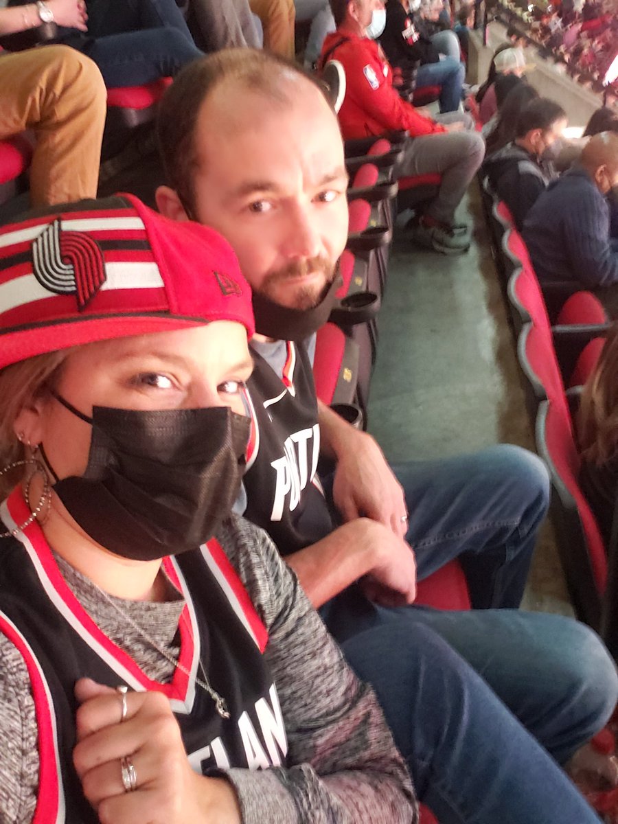 RP_CTY's tweet photo. Such a good fight tonight! Love our #BlazerNation. And #cjmccullum for the tie was epic! #proudblazerfans #alwayswearingmy3jjersey https://t.co/SGRp5Gbgy8