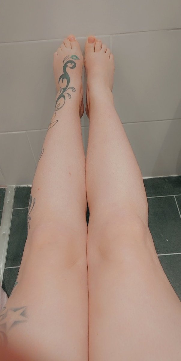 KaliKwick's tweet photo. Good stretch this morning
#wonderfulwednesday
#onlyfans #longlegs #feet https://t.co/8s8lhAA4lq