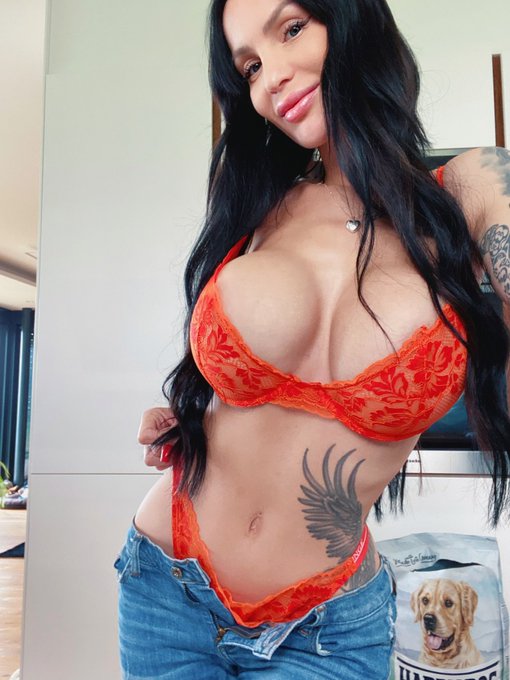 Good morning sunshines ☀️? https://t.co/fDLUvZLtFt