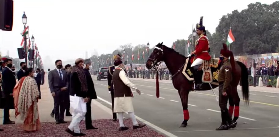 ANI's tweet photo. President’s Bodyguard horse Virat retires from service today. It was given the Chief of the Army Staff Commendation Medal this year. 

President Kovind, PM Modi and Defence Minister Rajnath Singh bid him farewell on the occasion

(Pic source: President of India) https://t.co/L7G2OTpJJn
