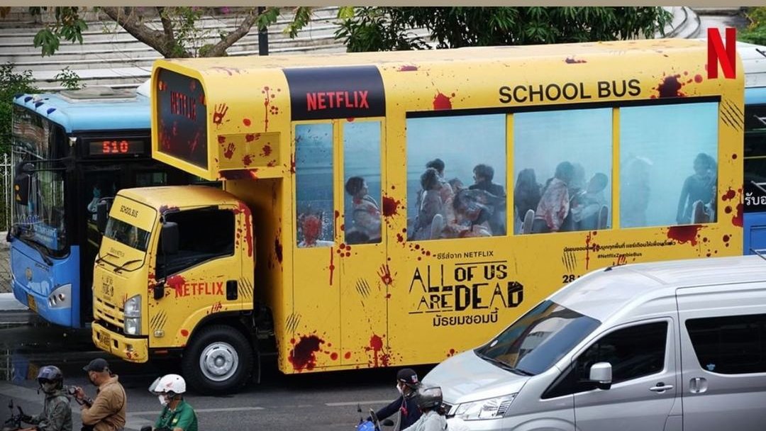 eonniest's tweet photo. #AllOfUsAreDead promotion in thailand.. WOOOWWW THIS IS COOL https://t.co/CS79EdeUif