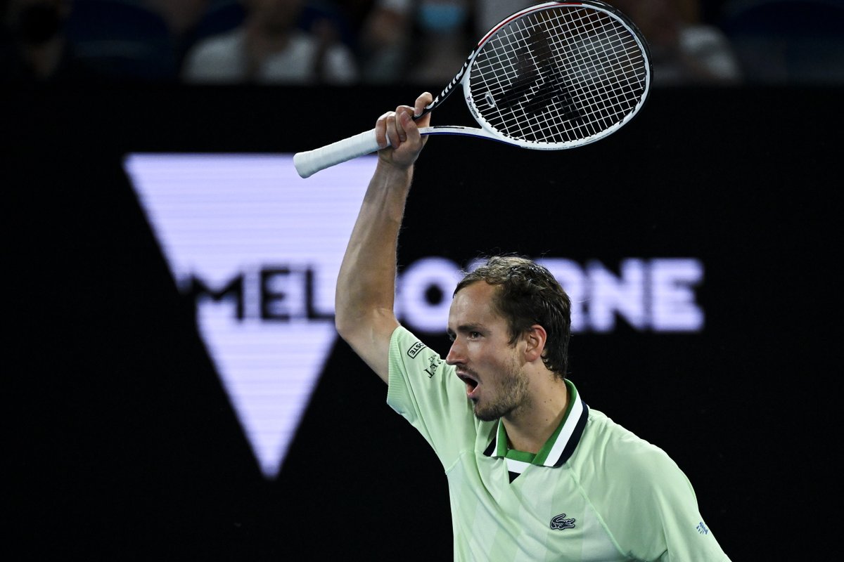 LE RETOUR ! Daniil Medvedev parvient à reprendre l'ascendant sur FAA et égalise à 2 sets partout. Encore un match en 5 sets, YESSSSS