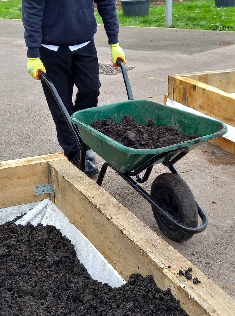 LCCymru's tweet photo. Week 2 of the Caldicot Keep Wales Tidy garden project funded and supported by John Lewis and Keep Wales Tidy. This week, participants have been filling the raised beds with soil, planting the wildflower turf and weeding some of the current raised beds.

#KeepWalesTiday #Awareness https://t.co/7rvIayT0G2