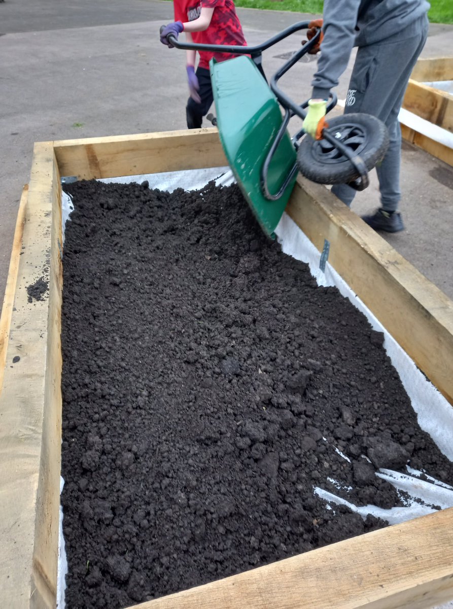 LCCymru's tweet photo. Week 2 of the Caldicot Keep Wales Tidy garden project funded and supported by John Lewis and Keep Wales Tidy. This week, participants have been filling the raised beds with soil, planting the wildflower turf and weeding some of the current raised beds.

#KeepWalesTiday #Awareness https://t.co/7rvIayT0G2