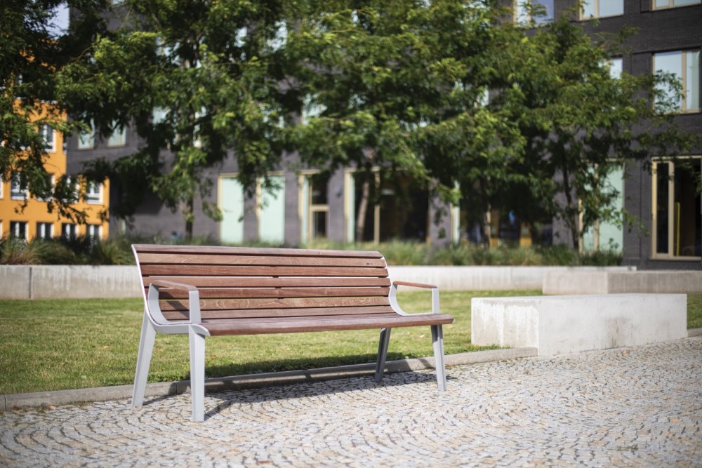 Landezine's tweet photo. 2022 is off to a GOOD start: Emau bench and Elk bicycle stand by our partner mmcité have won a prestigious GOOD DESIGN award for 2021.

More on Landezine: https://t.co/oiAOcZ507U

#mmcite #sponsored #bench #emau #bike #stand #elk #landscapearchitecture https://t.co/4DaCs7LZS5