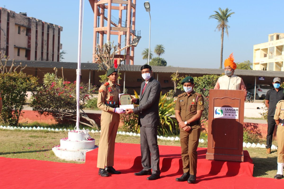 Sangam_Univ's tweet photo. Honouring the brave hearts of our country on 73rd Republic Day celebration. 🇮🇳

#HappyRepublicDay #SangamUniversity #RepublicDay2022 #RepublicDayCelebration #ProudNation https://t.co/ElAdPawtfI