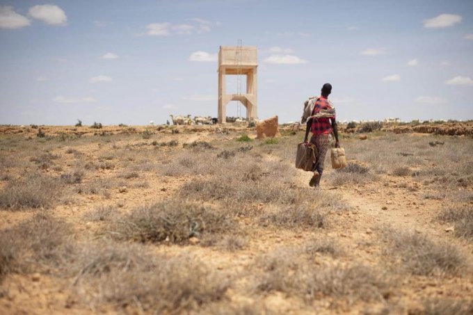 reliefweb's tweet photo. Deteriorating #drought conditions in #Somalia could displace over 1 million people by April if urgent action is not taken according to @UNmigration 

https://t.co/FlK7evdrkx

📸IOM/Tobin Jones 2020 https://t.co/VZQvlfNHej
