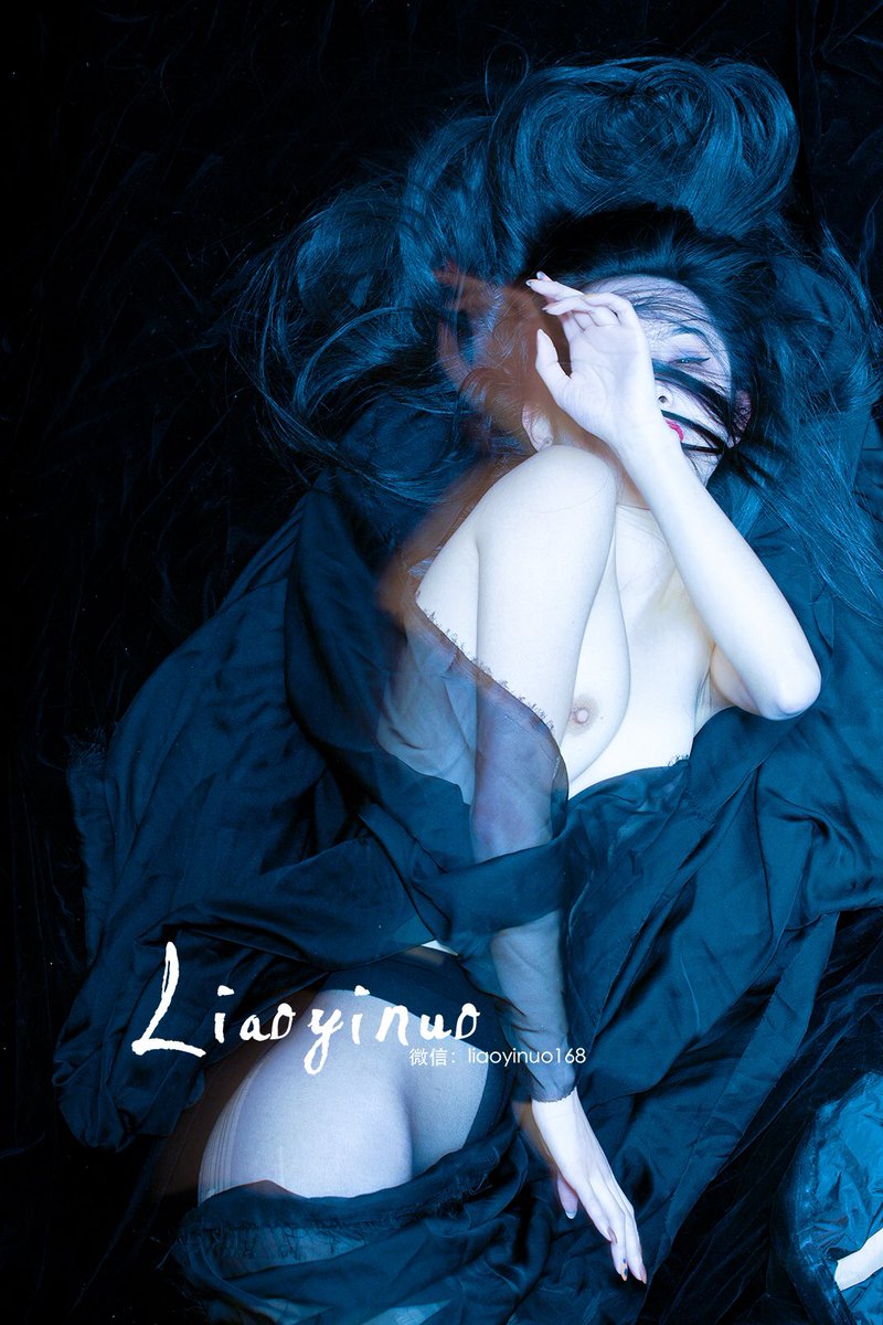 去年的照片 
 
摄影：<a href="/Lyf16888/">Lyn</a> 
出境@SweetXLX666 
投稿大佬<a href="/2doudoudou/">抖叔</a>
<a href="/Fengsiyuan/">Mr.死因</a> 
@gdh1233 <a href="/meisishe/">美丝社</a> <a href="/tbzt3623/">推波助臀(接投稿)</a> 
<a href="/AAPX79603082/">新_丝袜博主</a> 
#昆明 #昆明私房写真 #私房写真

#约拍 #人体 #蜜臀 #私密 #每日一臀系列  #今日头图