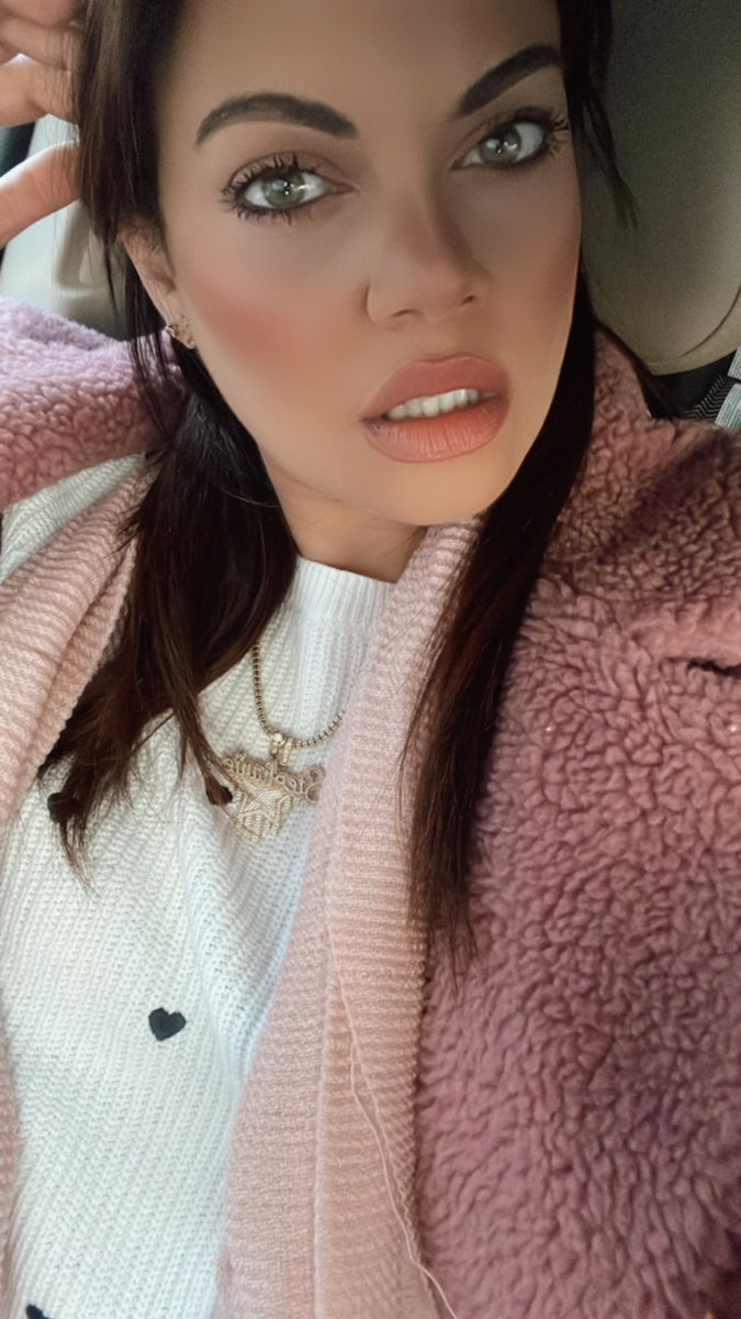 FiRCosmetics's tweet photo. #ootd Happy Wednesday!! From #fircosmetics #bossbabe #spaowner https://t.co/U0aWwXmFbl