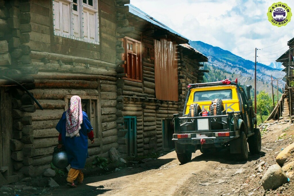 Life goes on!

#kashmiroffroad #overlanding #adventure #gypsy4x4 #marutigypsy #adventuretravel #kashmir #travel #explore instagr.am/p/CZMX-5GMH26/