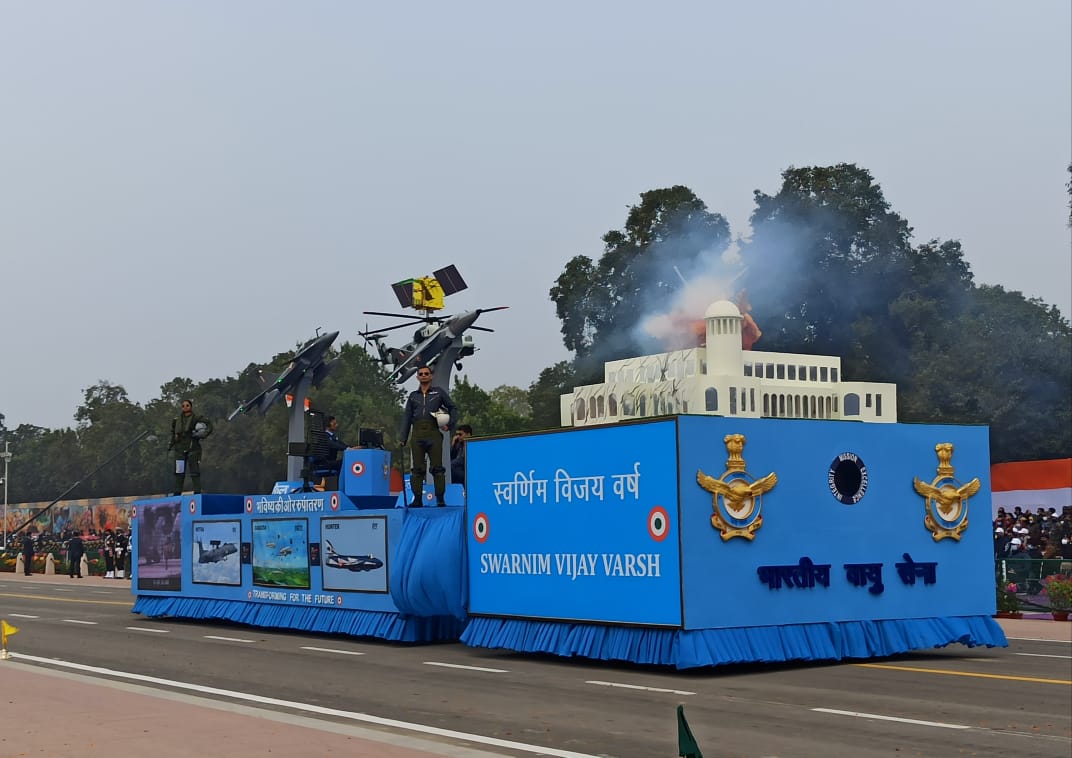 IAF_MCC's tweet photo. Glimpses of the #IAF band,  marching contingent and tableau at the 73rd Republic Day Parade on 26 Jan 22.

#RepublicDay2022
#AmritMahotsav https://t.co/uH335usaPu