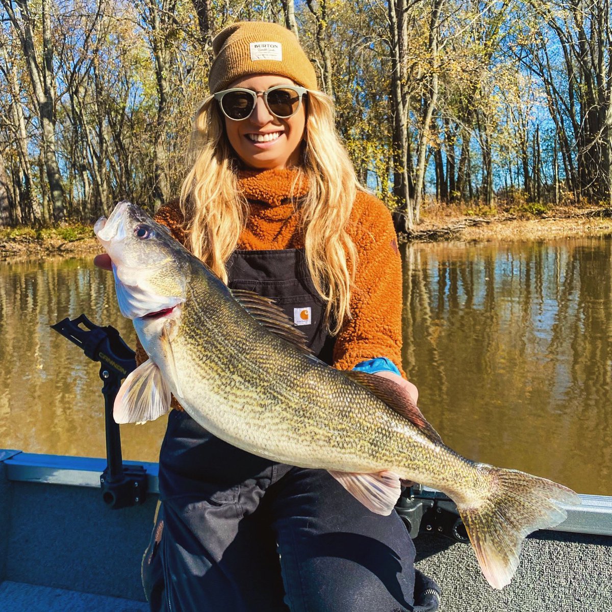 OutdoorsAlexa's tweet photo. Almost exactly 2 months apart, crazy how much our fishing methods change, but we get on the same species 🙌🏼👁👁 @VTFishWildlife @TargetWalleye @MajorLeagueFish @BassProShops @Carhartt #vermont #vt #walleye #catchandrelease #outdoorswomen #girlswhofish #shutupandfish https://t.co/YPnIHNTfeC