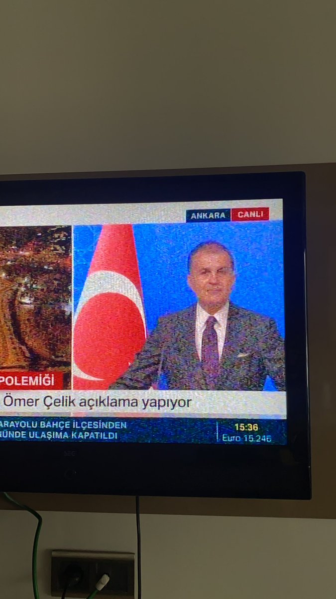 erkoonem's tweet photo. Ömer Çelik “ İBB kar yağışında hiç bir şey yapmadı “ dedi . Vallahi dedi, billahi dedi  😁 #Imamoglu #ömerçelik https://t.co/KWhjyN8IxU