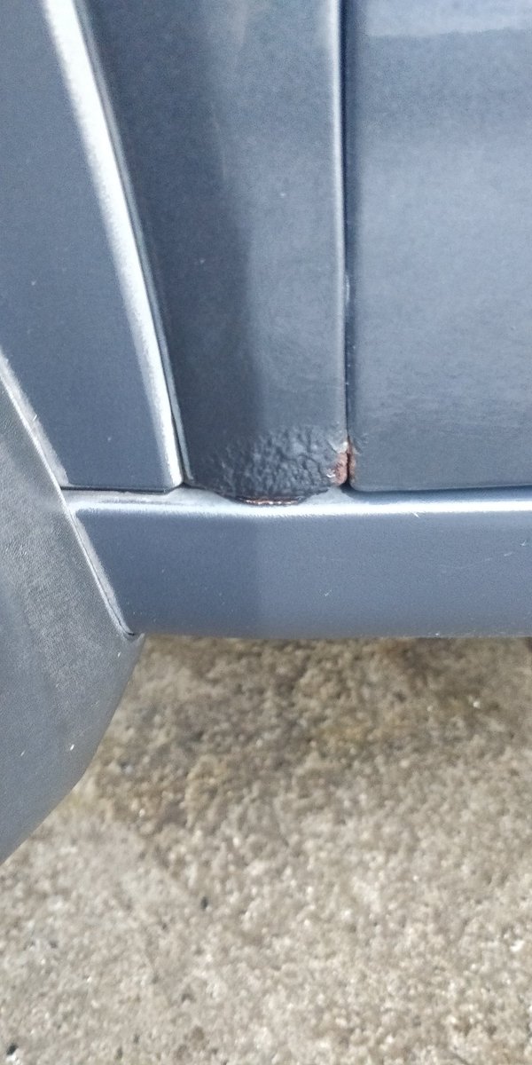 87Naik's tweet photo. Poor paint quality by @TataMotors..its only been 3 years and paint started peeling off and rusting start on the panels..Really disappointed..@TataMotors @TataMotors_Cars @RNTata2000 https://t.co/s0Jz2prI8h