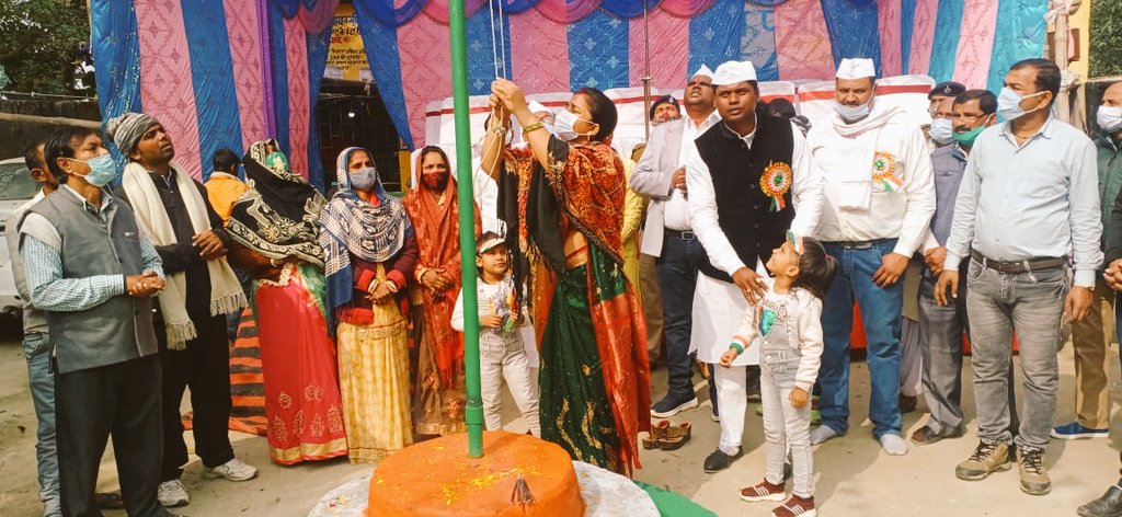 Chanda08268349's tweet photo. Glimpses of republic day celebration 2022 at my place. Feeling proud to hoist my national flag #HappyRepublicDay https://t.co/8kHjhiAbfJ