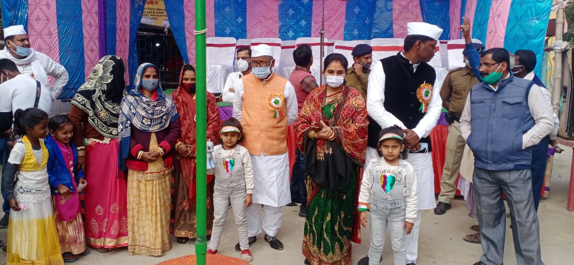 Chanda08268349's tweet photo. Glimpses of republic day celebration 2022 at my place. Feeling proud to hoist my national flag #HappyRepublicDay https://t.co/8kHjhiAbfJ