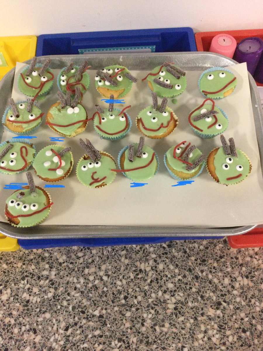 HTAClassKuczak's tweet photo. This week the classroom fairies delivered ‘Aliens Love Underpants’. So far this week we have designed our own alien pants, created our own aliens and baked alien cupcakes! We also all worked together to make a space alien helmet by threading straws and pipe cleaners 👾 https://t.co/Wz1MN1Xorr
