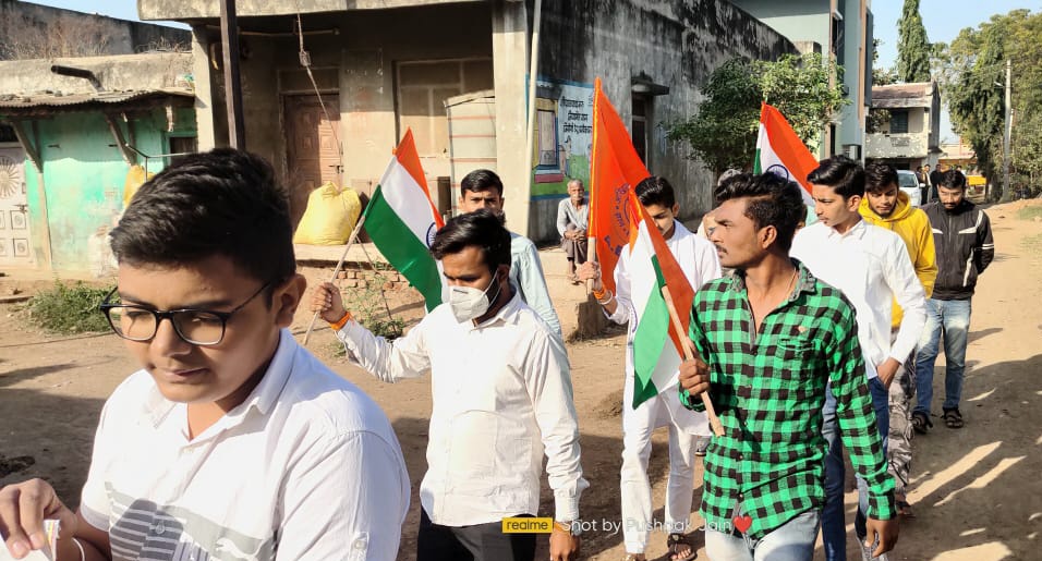 hansrajCH_'s tweet photo. @shirpurabvp शाखेच्या वतीने भारतीय स्वातंत्र्याच्या अमृतमहोत्सवी वर्षानिमित्त शिरपूर तालुक्यातील भोरटेक या गावात तिरंगा पदयात्रा काढण्यात आली.
प्रजासत्ताक दिनाची माहिती देऊन या पद यात्रेचा समारोप करण्यात आला.
#RepublicDay2022
#ABVPTirangaRally #abvp https://t.co/lb0HpWxdXK