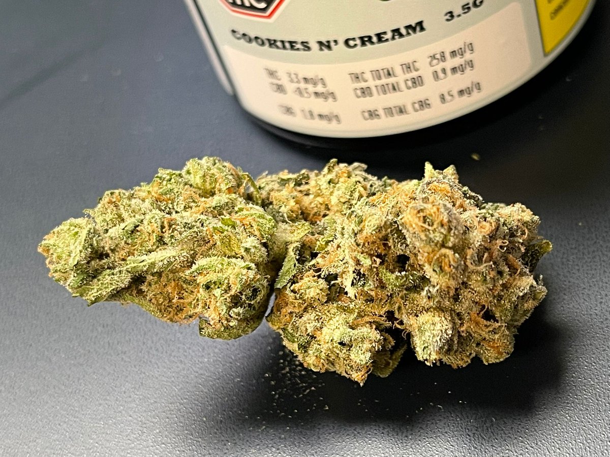 Cookies n cream by <a href="/mtlcanna/">MTL Cannabis</a> . Delicious, creamy strain, coming in at over 25% 🍪